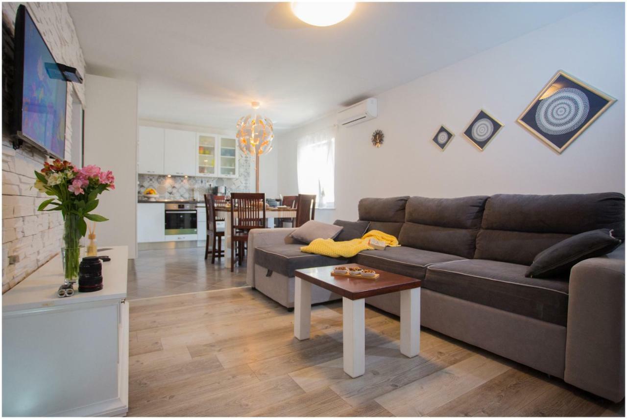 Отель House Mellifera Razvode Экстерьер фото